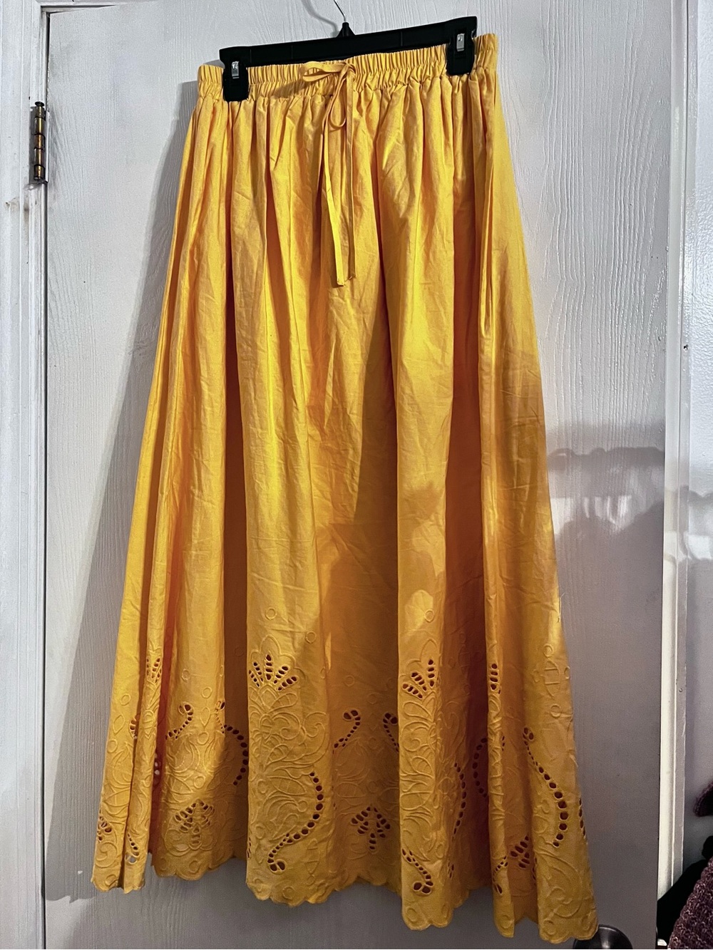 MOON RIVER  Eyelet Scalloped Hem Midi Skirt - Picture 4 of 5